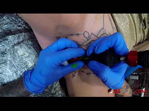 ❤️ Keçika pir tattookirî Sully Savage tattooek li ser klîtorê xwe kir. ☑ Kalîteya seksê li porno ku.mouthporn.ru ☑